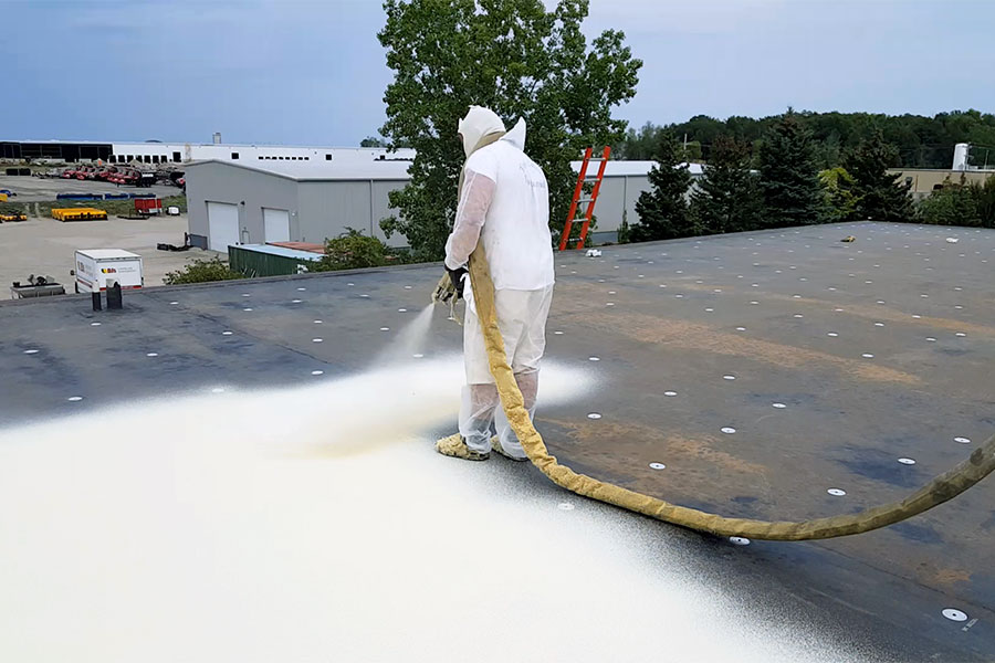 cool roof peinture sur un toit en dalle par un technicien agréé