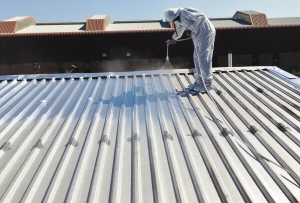 cool roof peinture pour faire baisser la température par la peinture blanche sur le toit
